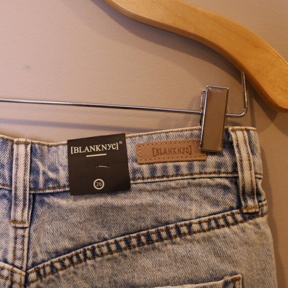 NWT Blank NYC High Rise Cut Off Denim Micro Shorts Sz 26 - Picture 5 of 6